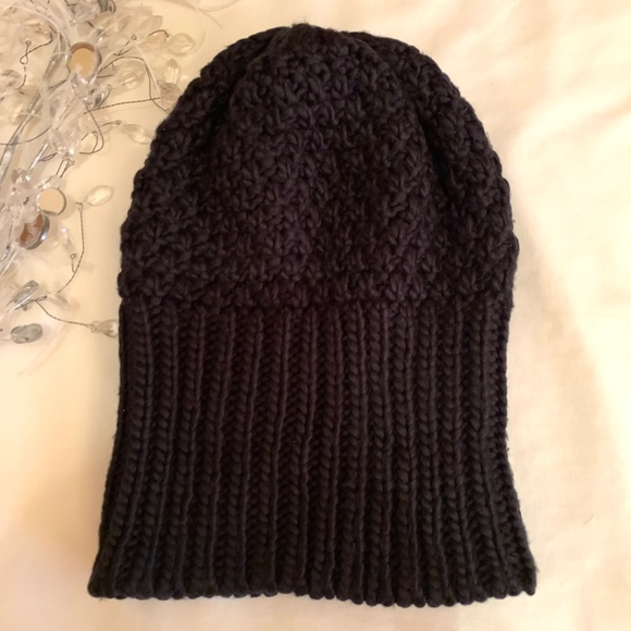 NIKE Women Black Knitted Beanie - Picture 4 of 7